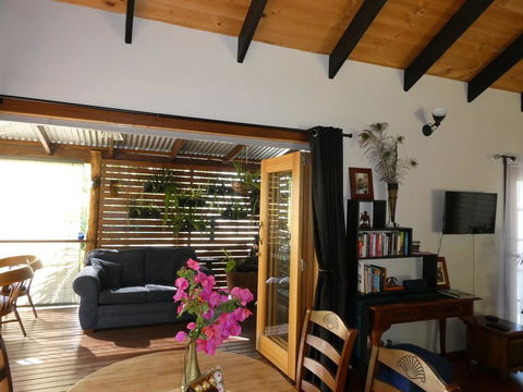 Kookaburra Cottage At Uralba Eco Cottages - QLD Tourism 3