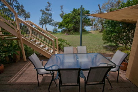Korora Bay Beach House - QLD Tourism 3