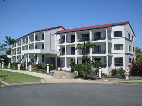 L'Amor Holiday Apartments - QLD Tourism 0