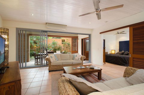 L'Auberge @ Noosa - QLD Tourism 1