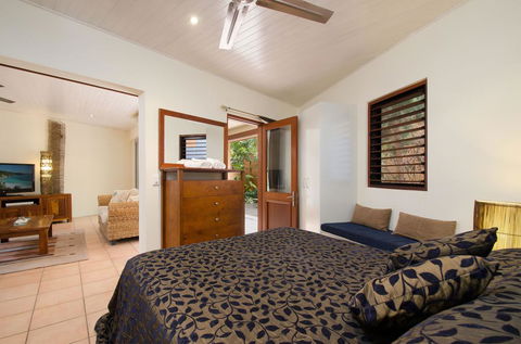 L'Auberge @ Noosa - QLD Tourism 3