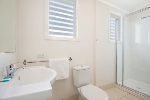 La Costa Beachside Motel - QLD Tourism 3