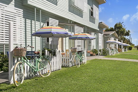 La Costa Beachside Motel - QLD Tourism 0