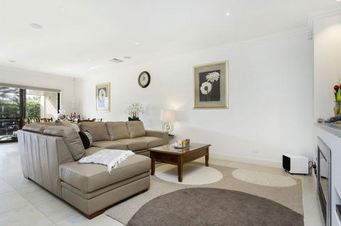 LA DOLCE VITA RETREAT - RYE - QLD Tourism 1
