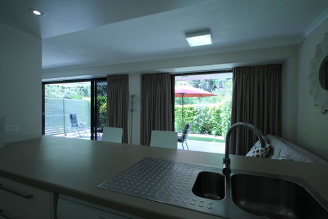 La Mer Holiday Apartments - QLD Tourism 0