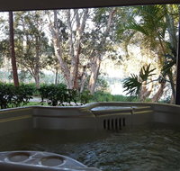 Lake Russell Lakeside Retreat - QLD Tourism