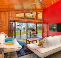 Lake Tinaroo Waterfrontage - Queensland Tourism