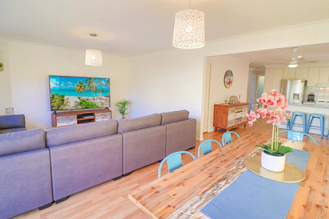 Lakelandia - Queensland Tourism 0