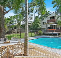 Lakeside Beach House - Hostie Properties - QLD Tourism