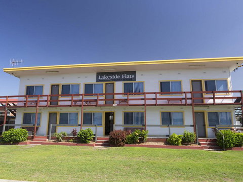 Lakeside Flats 1 - QLD Tourism 0