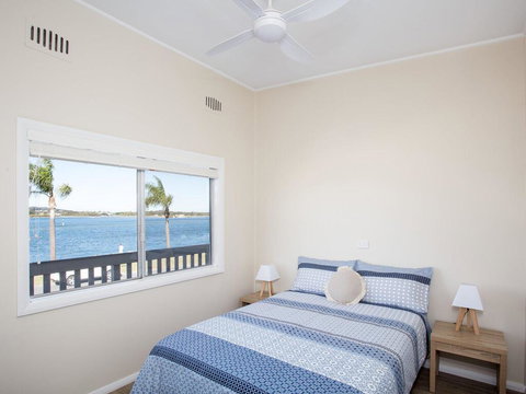 Lakeside Flats 3 - Queensland Tourism 0