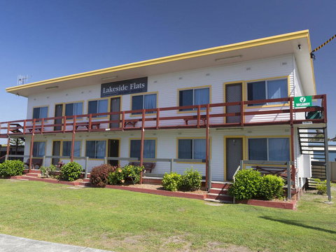 Lakeside Flats 4 - QLD Tourism 1
