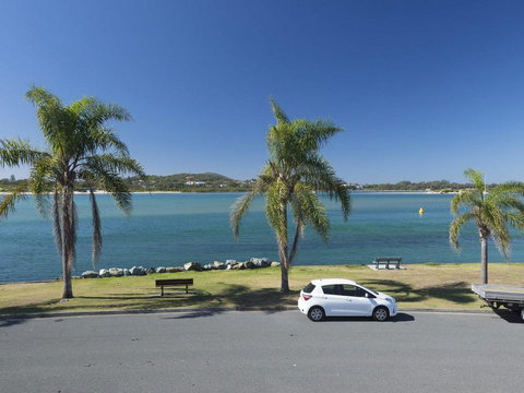 Lakeside Flats 5 - QLD Tourism 2