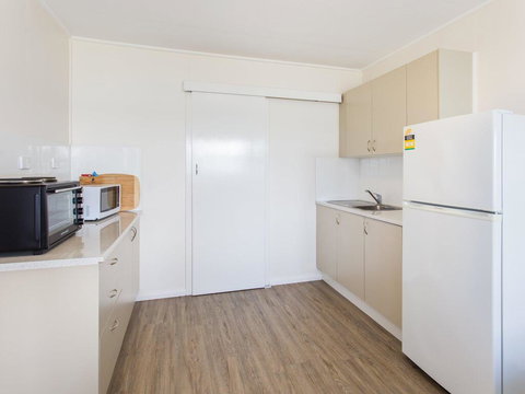 Lakeside Flats 6 - QLD Tourism 2