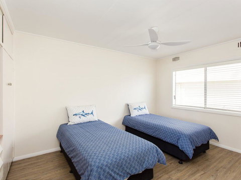 Lakeside Flats 6 - QLD Tourism 3