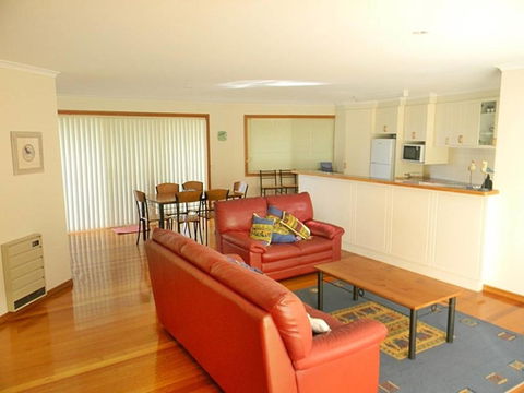 LAKESIDE2 - QLD Tourism 2