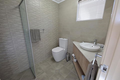 Lakeview Apartments - Queensland Tourism 3