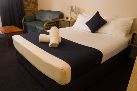 Lancaster Court Motel - QLD Tourism 0