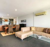 Large 3 Bedroom Apartment with River Views near the Stadium - QLD Tourism