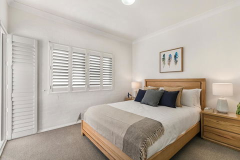 Large And Airy Unit In Quiet Riverside Suburb - QLD Tourism 3