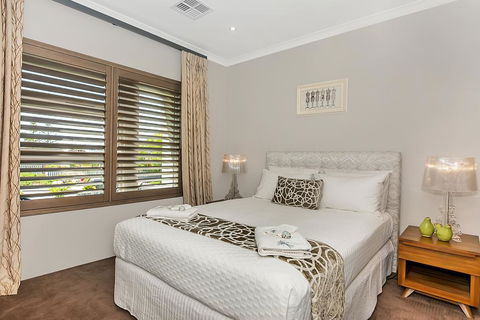 Lavender Manor BnB - Queensland Tourism 3