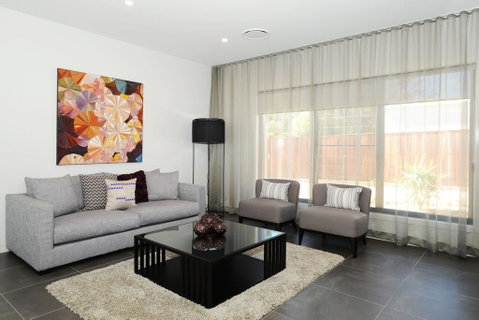 Lewis Street Apartments By Kirsten Serviced Accommodation - QLD Tourism 3