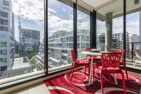 LIGHT, AIRY, SPACIOUS QUEENS ROAD APARTMENT - QLD Tourism 1