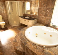 Luxuary self-contained living with Spa. - QLD Tourism