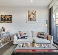 LUXURIOUS RIVERSIDE RESORT STYLE APARTMENTPOOLSPAGYMROOFTOP WITH CITY VIEWS - QLD Tourism