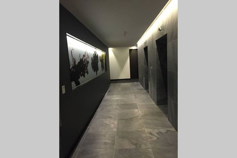 Luxury 1 Bed Unit BEST LOCATION IN SOUTH YARRA - QLD Tourism 2