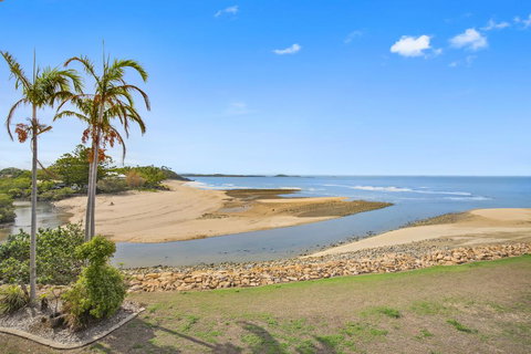 Luxury Beach Unit - QLD Tourism 1