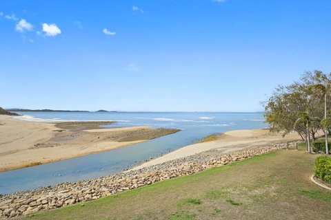 Luxury Beach Unit - QLD Tourism 0