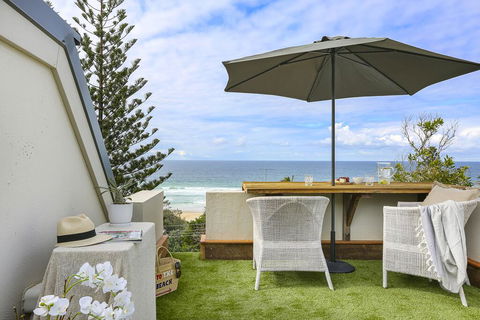 Luxury Beachside Apartment - QLD Tourism 1