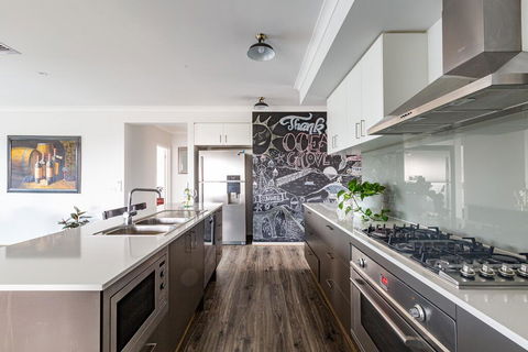 Luxury Escape In Ocean Grove - QLD Tourism 1