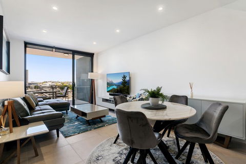 Luxury Living With Panoramic Views - QLD Tourism 0