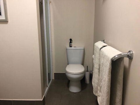 Luxury Room 15mins From Wagga's CBD - Queensland Tourism 3