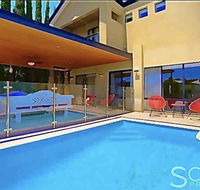 LUXURY VILLA W POOL  SPAS - QLD Tourism