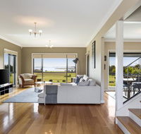 LUXURY WATERFRONT FAMILY HOME-TASMANIA I-L'Abode