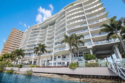 Luxury Waterfront Maroochydore Free Wine Netflix Parking - QLD Tourism 2