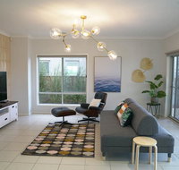 Luxury Waterfront Villa in Sanctuary Lakes - QLD Tourism