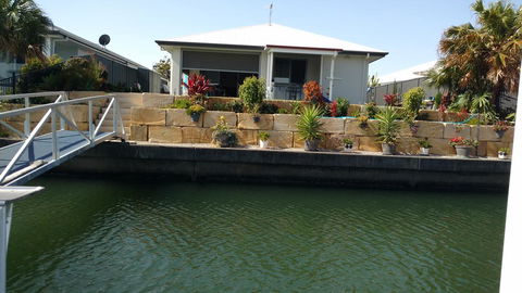 M & T's Waterfront Bed & Breakfast - QLD Tourism 0