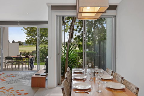 Magenta805 - Queensland Tourism 1