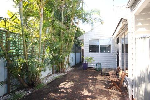 MAGIC BEACH HOUSE - PET FRIENDLY - QLD Tourism 1