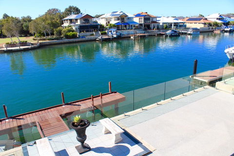 Mandurah Dolphin Escape - QLD Tourism 0