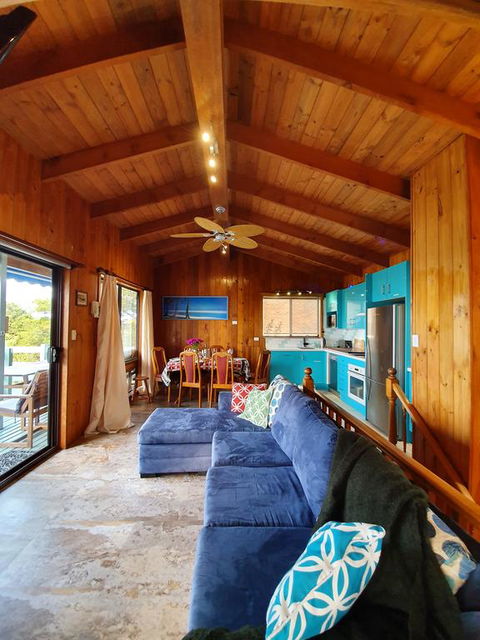Marazul Paradise Beach House- Panoramic Ocean Views - QLD Tourism 3