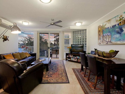 Mariner Cove 1 - 2 BDRM Apt On Parkyn Pde - Queensland Tourism 2