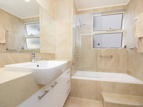 Mariner Cove 1 - 2 BDRM Apt On Parkyn Pde - Queensland Tourism 3
