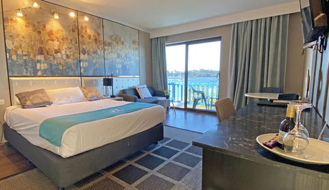 Mariners On The Waterfront - Queensland Tourism 0