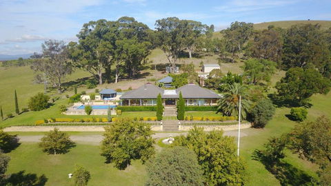 Marrowbone Vineyard Estate - One Of The Hunters Finest Estates - Queensland Tourism 2