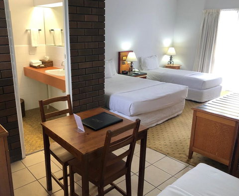 Matador Motor Inn - QLD Tourism 1
